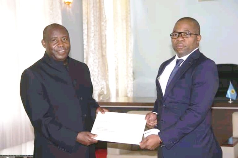 Evariste ndayishimiye et Sandro Renato Agostinho do Oliveira d’Angola