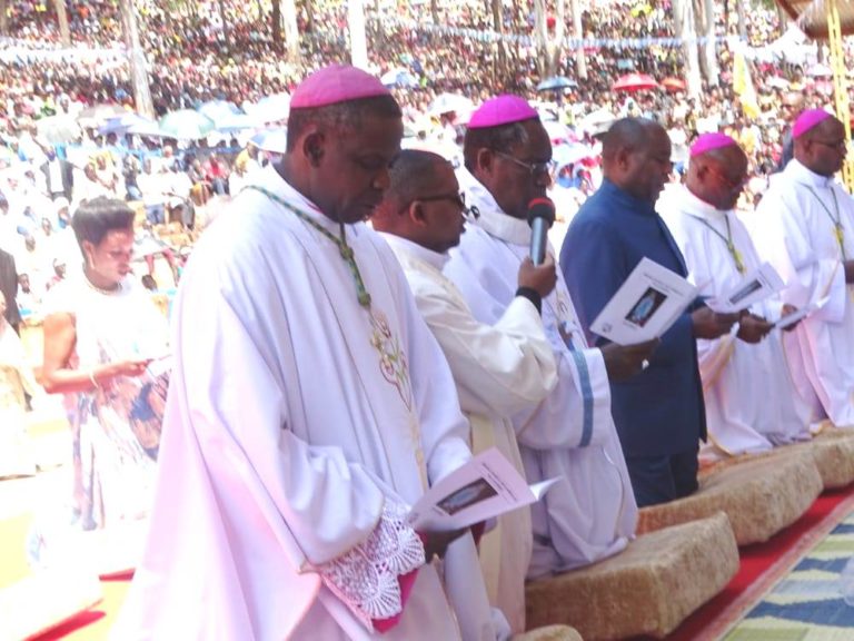 Les Evêques du Burundi et les Hautes autorités