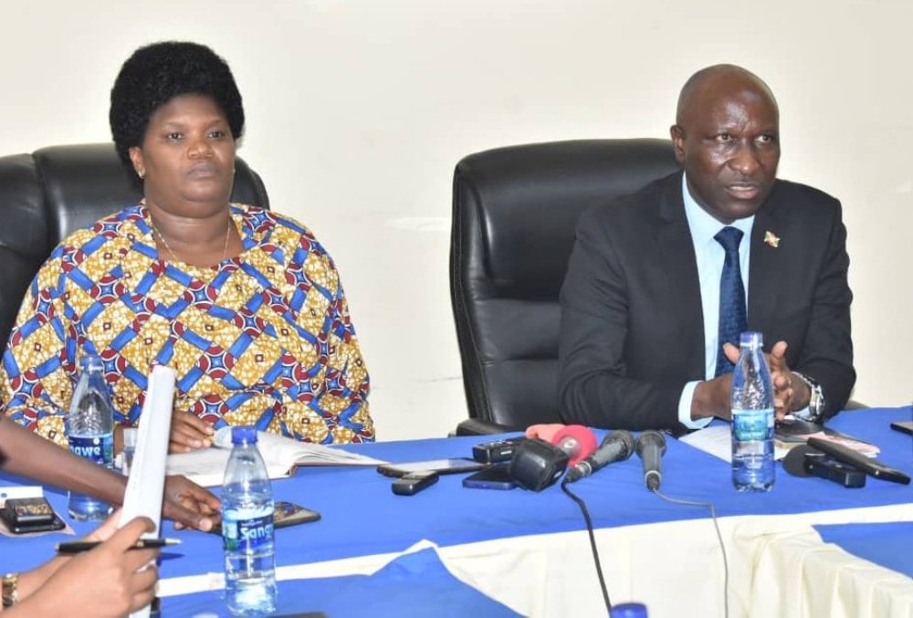 Dr Sylvie Nzeyimana et Gervais Ndirakobuca