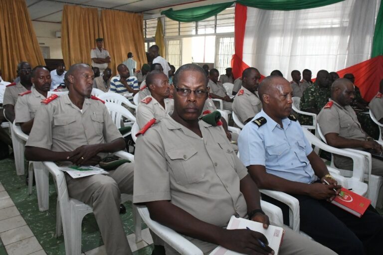 Conférence de la CVR à l'intention du haut commandement de la FDNB