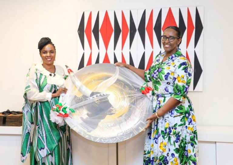 Angeline Ndayishimiye et Jeannette Kagame