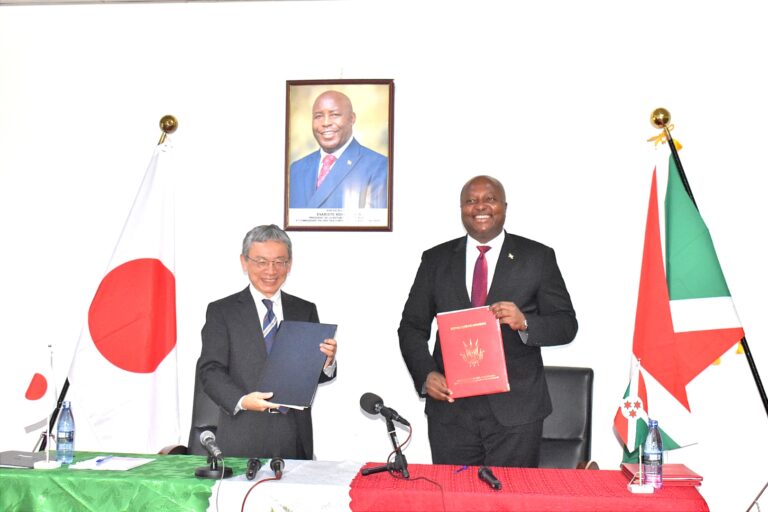 Signature des deux notes de don avec l’ambassadeur du Japon au Burundi : Promouvoir le développement socio-économique