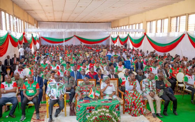 Prière d’action de grâce organisée par le parti CNDD-FDD à Gitega : les nouveaux élus sont appelés à être de vrais éclaireurs menant vers la vision 2040-2060