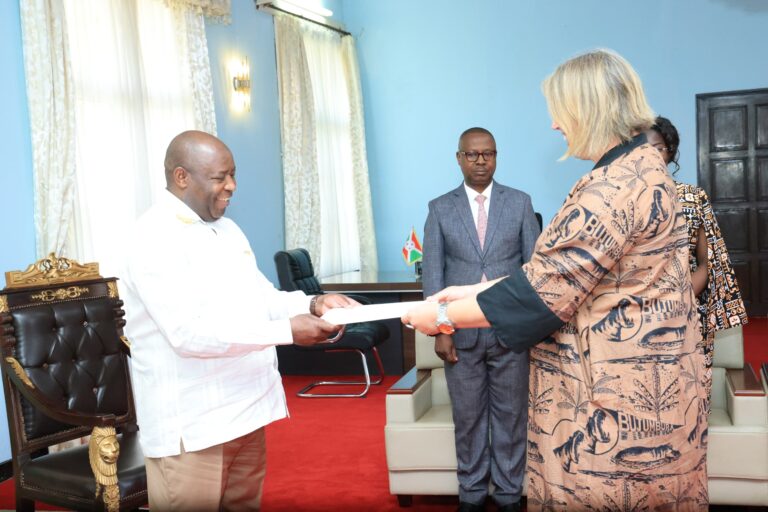 Présentation des lettres de créance : Deux nouveaux ambassadeurs  extraordinaires et plénipotentiaires accrédités au Burundi