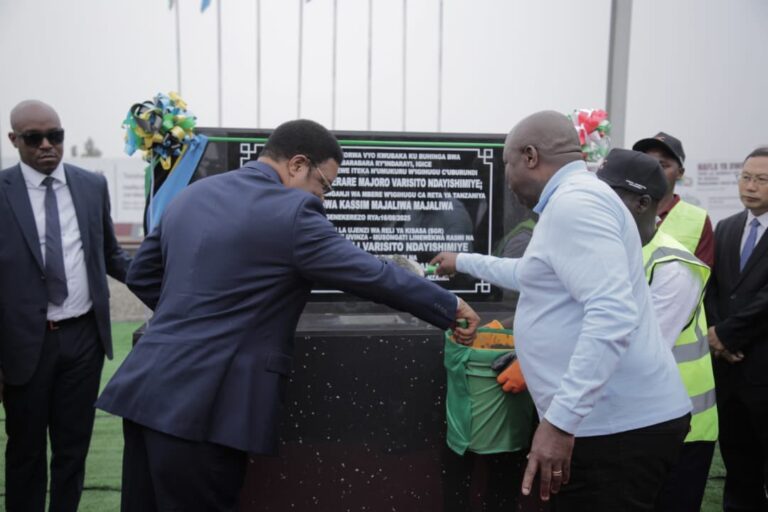 Burundi-Tanzanie : Pose de la première pierre de la construction du chemin de fer Uvinza-Musongati