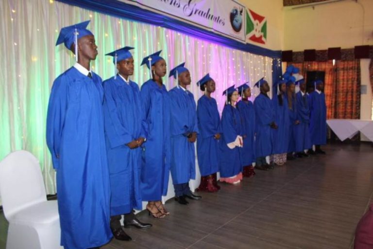 Remise des diplomes à l'école Burundi American International academy