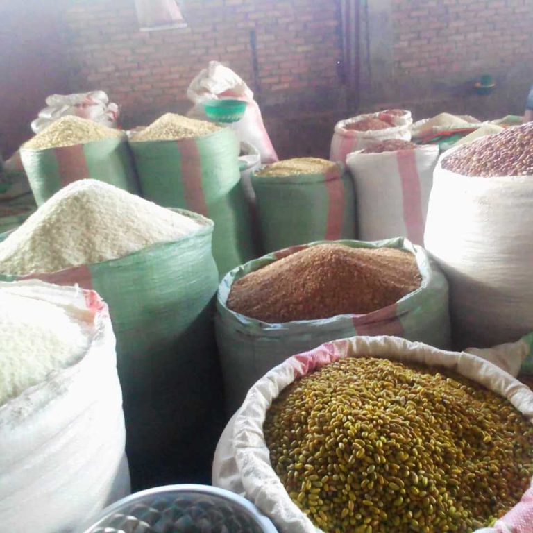 Les vendeurs du marché de Jabe