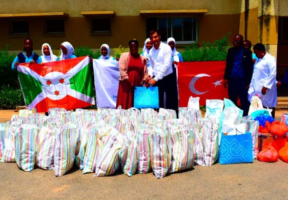 Fondation maarif de Turquie : Quatre-vingt colis ont été remis aux femmes hospitalisées à l’hôpital prince régent Charles