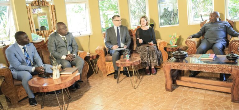 Evariste Ndayishimiye à droite