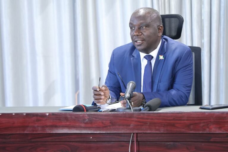 Réunion du gouverneur de Bujumbura avec les administrateurs communaux : Aloys Ndayikengurukiye a exposé sa vision axée sur la synergie, la sécurité et le développement